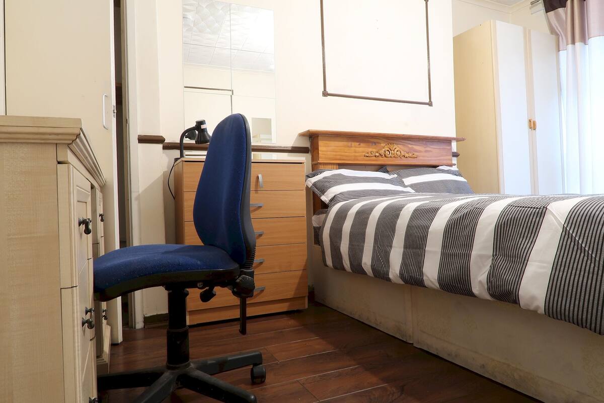 Deluxe Room (1) | Individually decorated, individually furnished, iron/ironing board