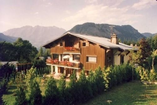 Gite de France classé **** dans chalet Savoyard, avec vue, AU PIED DES PISTES