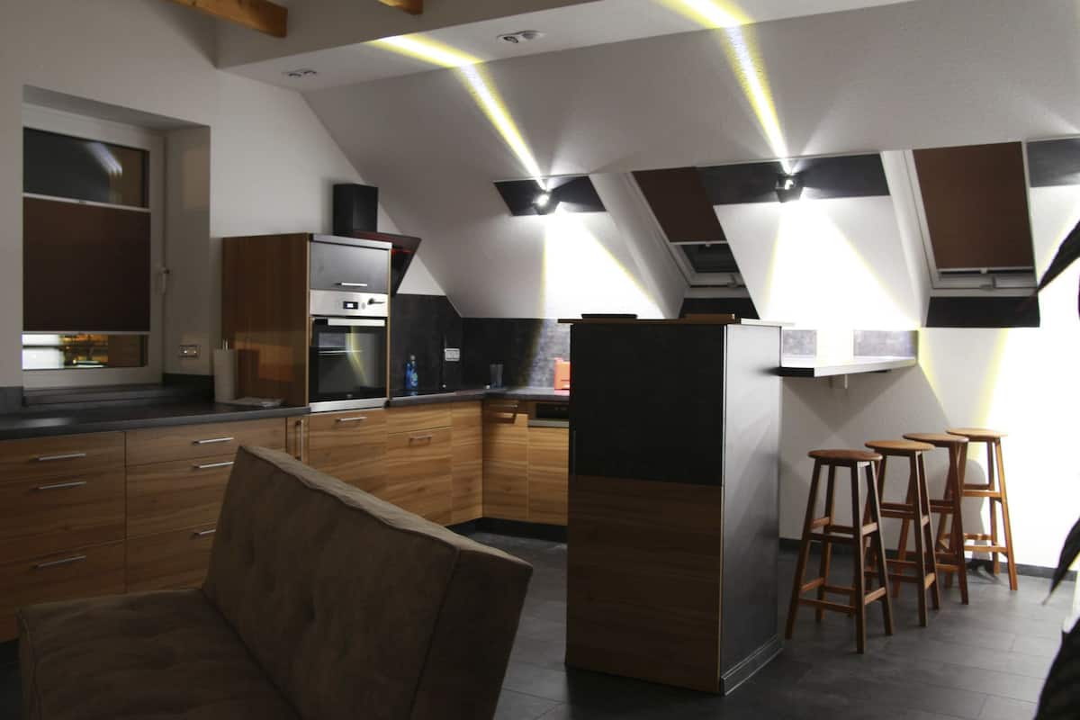 Apartamento superluxo (Nr. 5) | Área de estar | Smart TV 40 polegadas com canais digitais, TV, Netflix