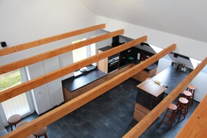 Luxury Apartment (Nr. 5) | Living area | 40-inch Smart TV with digital channels, TV, Netflix - Aparts Oberhausen (Oberhausen)