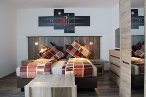 Business Apartment (Nr. 4) | Premium bedding, desk, laptop workspace, blackout drapes - Aparts Oberhausen (Oberhausen)