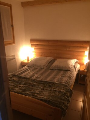 1 habitación, tabla de planchar con plancha y wifi gratis