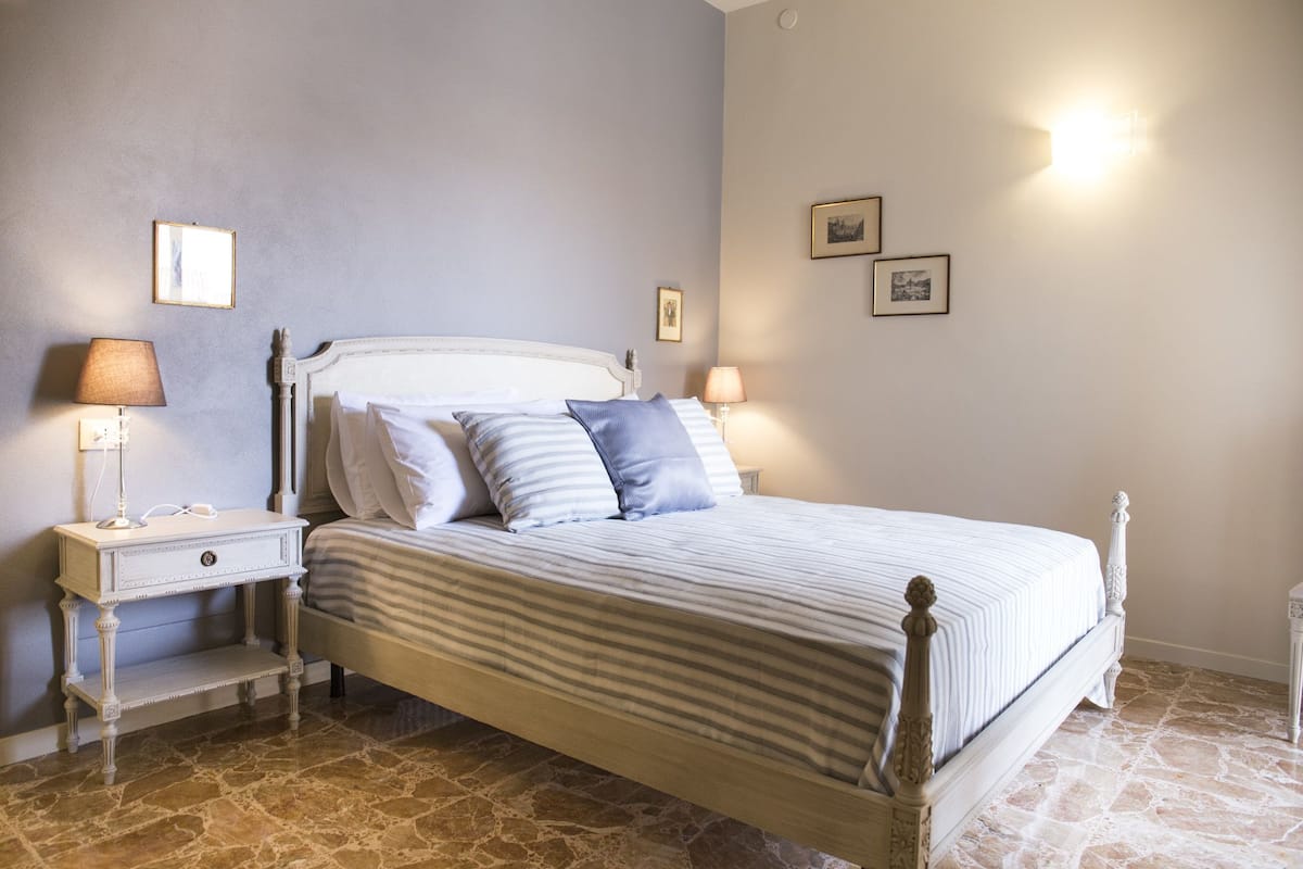 Double Room, City View (Passiflora) | Individually decorated, individually furnished, desk, laptop workspace