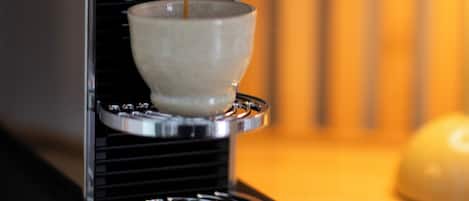 Kopi dan/atau pembancuh kopi