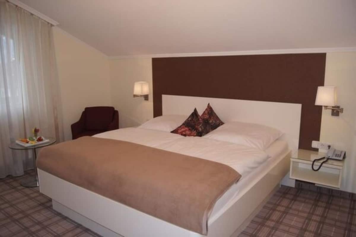 Tweepersoonskamer (Shower) | Een minibar, een bureau, gratis wifi, beddengoed