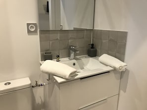 Bathroom - Hôtel Le Cheval Blanc (Saint-Just)