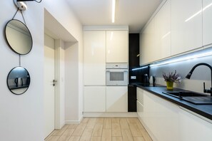 Deluxe Apartment | Private kitchenette | Fridge, oven, stovetop, dishwasher - VIP Apartments Oławska (Wroclaw)
