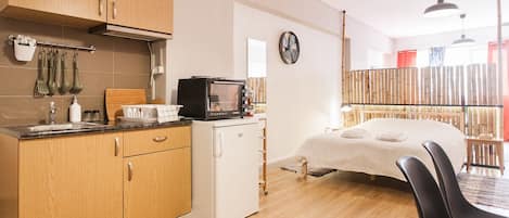 Newly renovated, centrally located near Acropolis | Eigene Kochnische | Kühlschrank, Mikrowelle, Espressomaschine