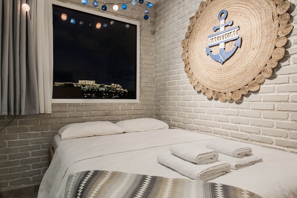 Wake up with Acropolis view!
