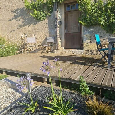 Cottage detached house quiet campaign + terrace, private parking.