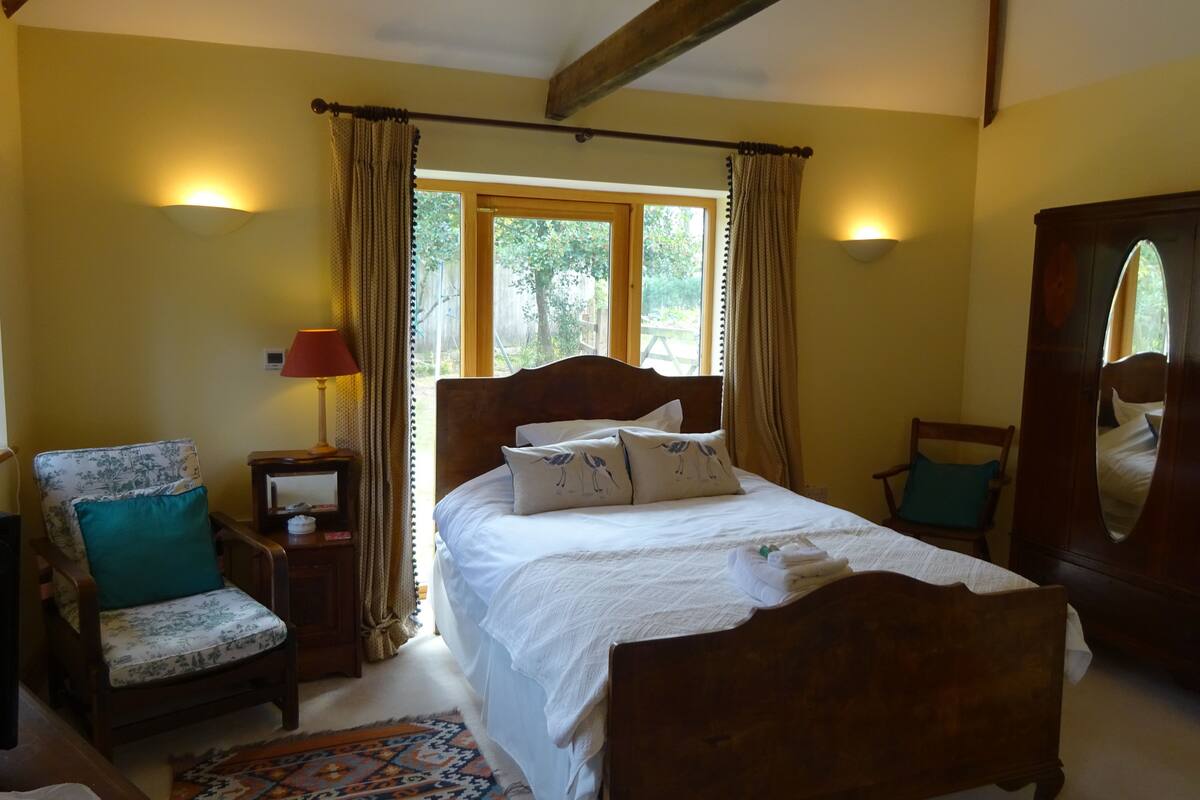 Doppelzimmer (Garden Room) | Bügeleisen/Bügelbrett, kostenloses WLAN, individuell dekoriert