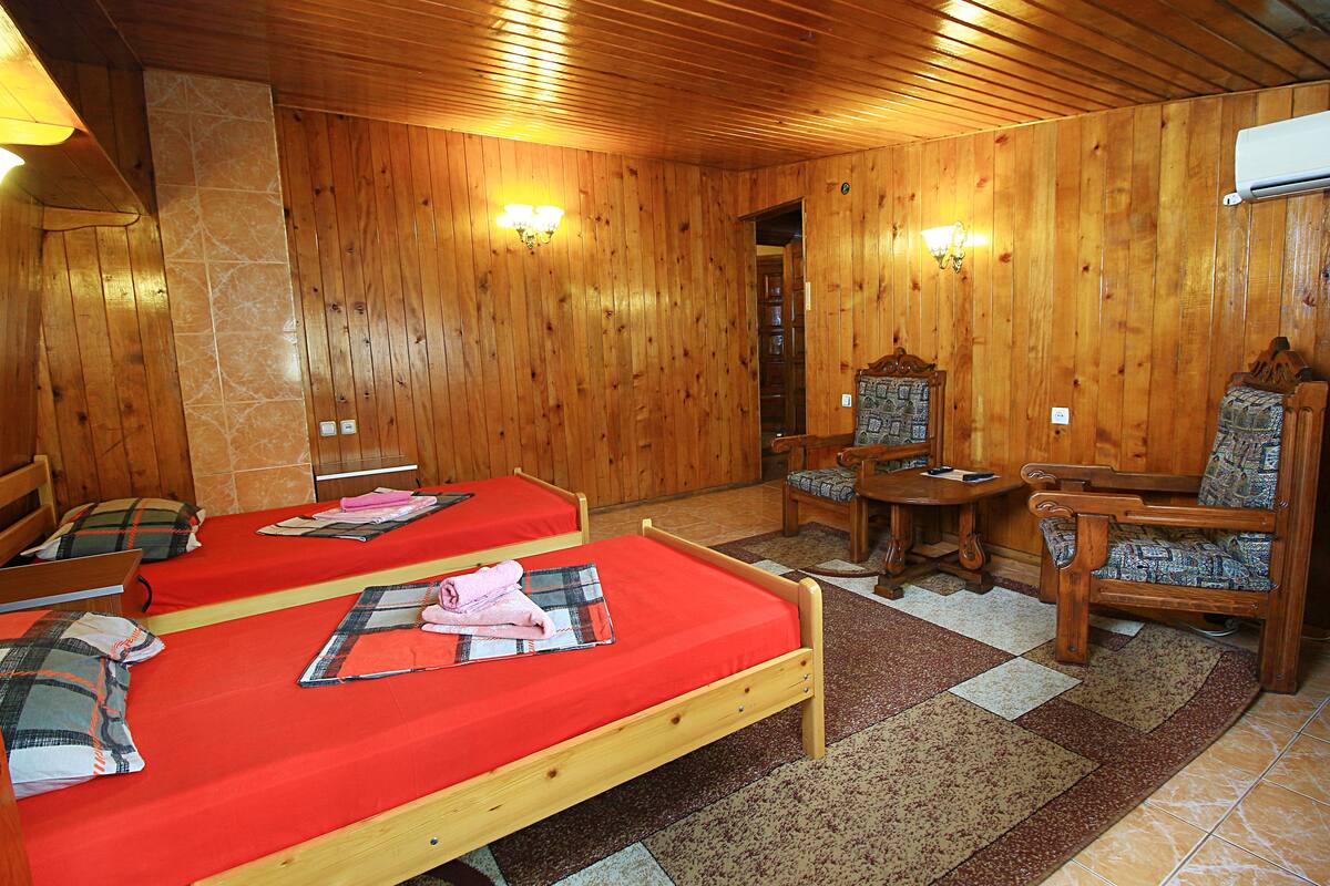 Standard Double or Twin Room, 1 Bedroom, Non Smoking | Individually decorated, individually furnished, blackout drapes