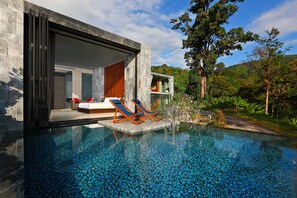 Outdoor pool, an infinity pool