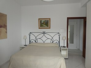 Deluxe Double Room, Sea View | In-room safe, iron/ironing board, free WiFi, bed sheets - SOGGIORNISORRENTO (Sorrento)