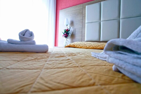 Free WiFi, bed sheets - Hotel Marebello (Rimini)