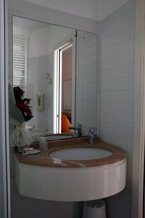 Bathroom sink - Hotel Marebello (Rimini)