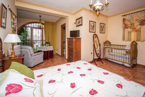 4 chambres, fer et planche à repasser, Wi-Fi gratuit, draps fournis