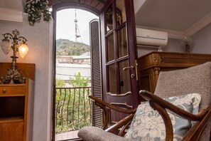 デラックス ダブルまたはツインルーム | 高級寝具、羽毛の掛け布団、ミニバー (無料)、デスク