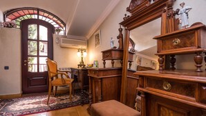 Classic Double or Twin Room - Lia's Guest House (Tbilisi)