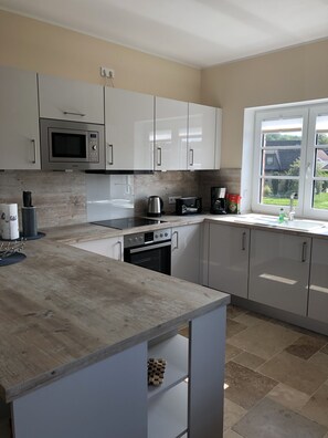 Apartment | Private kitchen | Fridge, microwave, oven, stovetop - Ferienwohnung Boskoop (Stade)