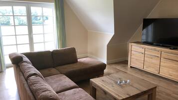 Apartemen | Area keluarga | TV layar datar