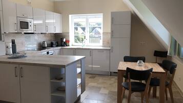 Apartemen | Dapur pribadi | Lemari es, microwave, oven, dan kompor