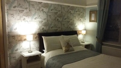 EsJays at Knowles House