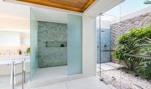 Luxury Villa | Bathroom