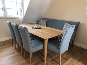 Apartemen | Makan di kamar