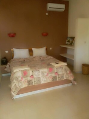 Comfort Double Room Single Use | Free WiFi, bed sheets - hotel trarza (Niaga)