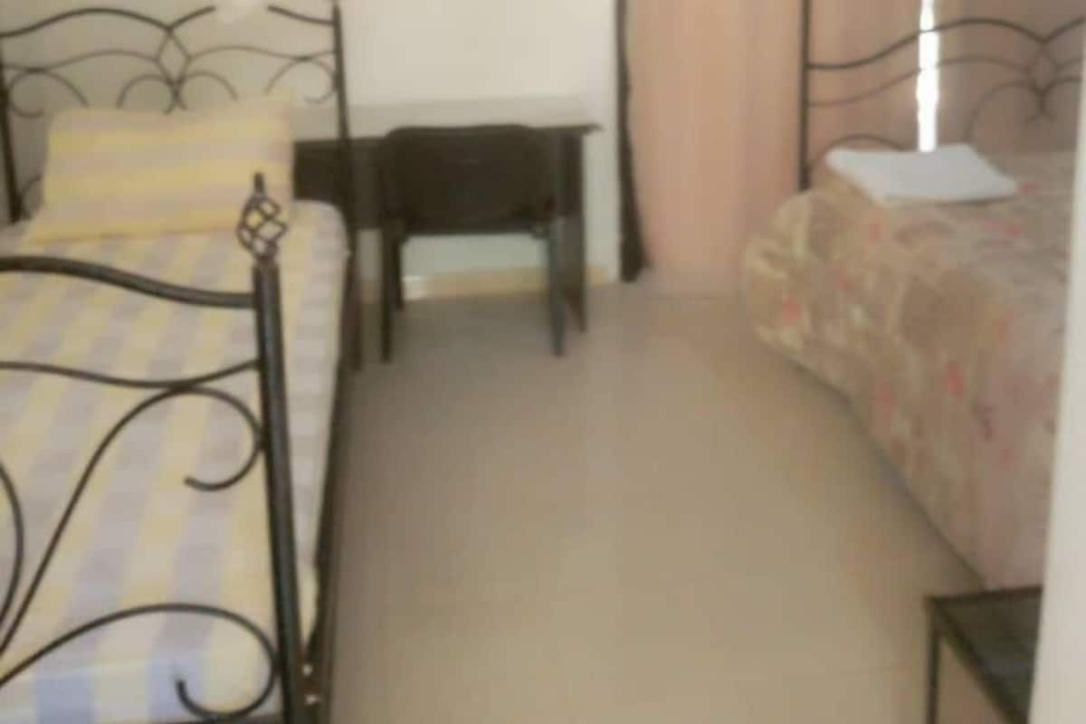 舒适三人房 | 免费 WiFi、床单