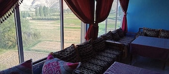 Appart Hotel Jardins d'Imilchil Hostel