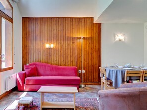 TV - Modern 3-room apartment, ski-in, ski-out, La Tania, with parking (La Tania)