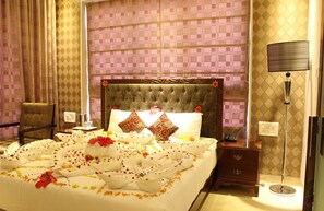 Luxury Quadruple Room | Desk, free WiFi - Hotel Residency (Jaoli)