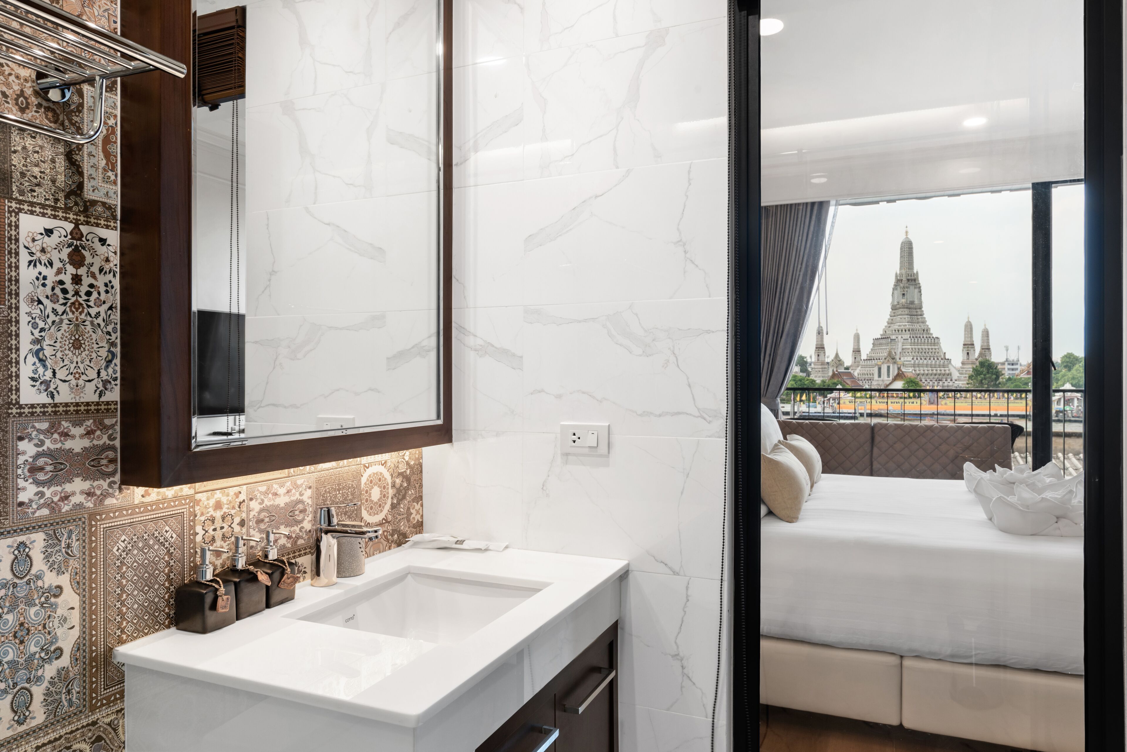 deluxe double room, river view | bathroom | free toiletries, hair dryer, bathrobes, slippers