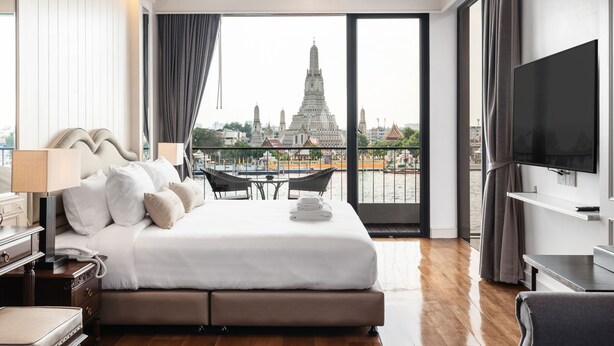 ห้องเอ็กเซ็กคิวทีฟสตูดิโอสวีท, วิวแม่น้ำ | เครื่องนอนระดับพรีเมียม, มินิบาร์, ตู้นิรภัยในห้องพัก, โต๊ะทำงาน