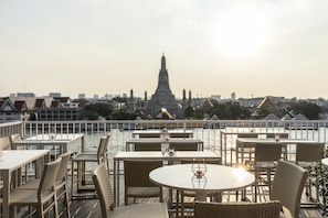 Free daily cooked-to-order breakfast