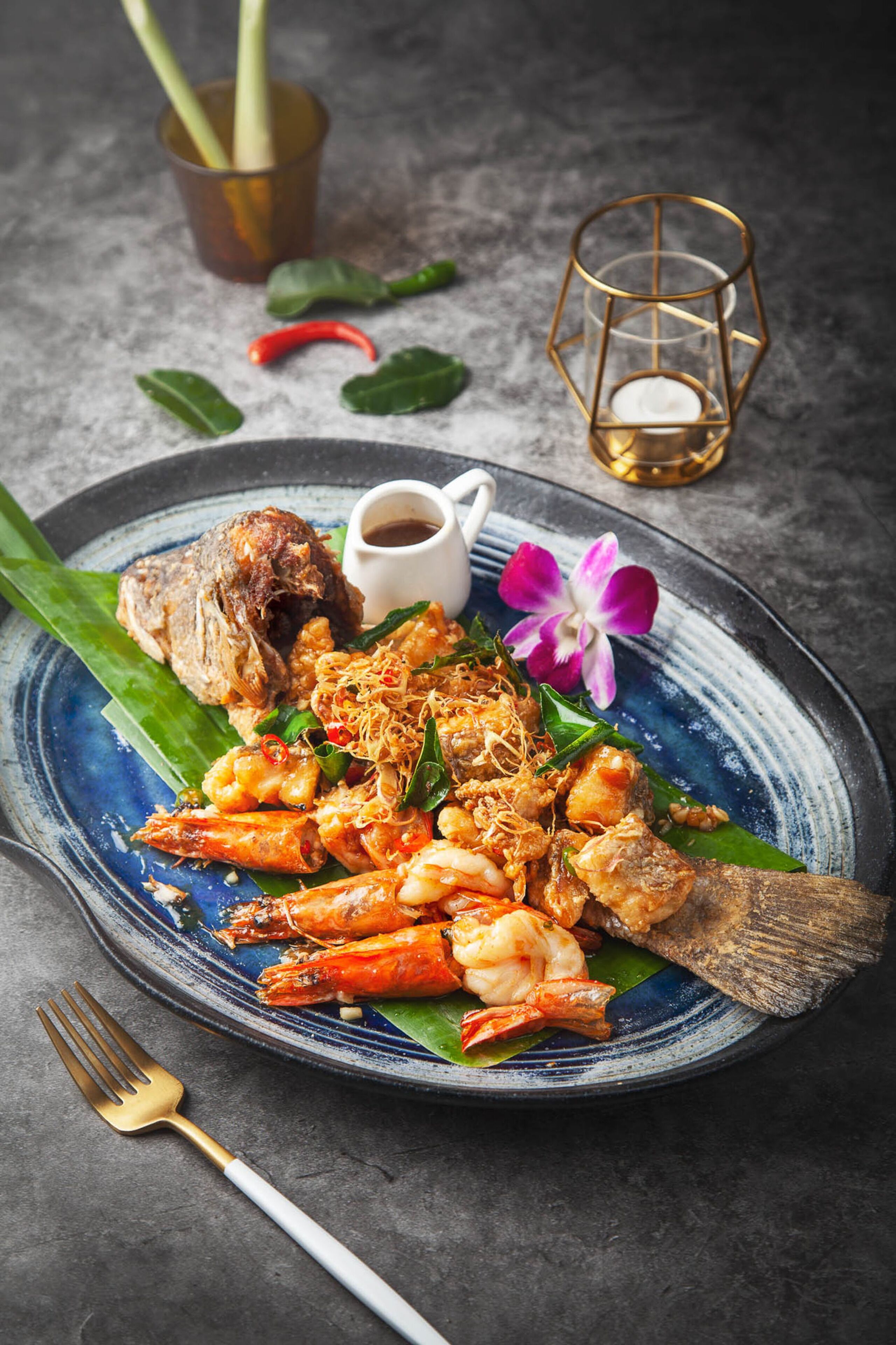 2 restaurants, breakfast, lunch, dinner served; thai cuisine