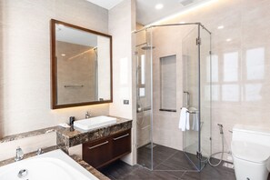 Executive Studio Suite, River View | Bathroom | Free toiletries, hair dryer, bathrobes, slippers - ARUN Riverside Bangkok (Bangkok)