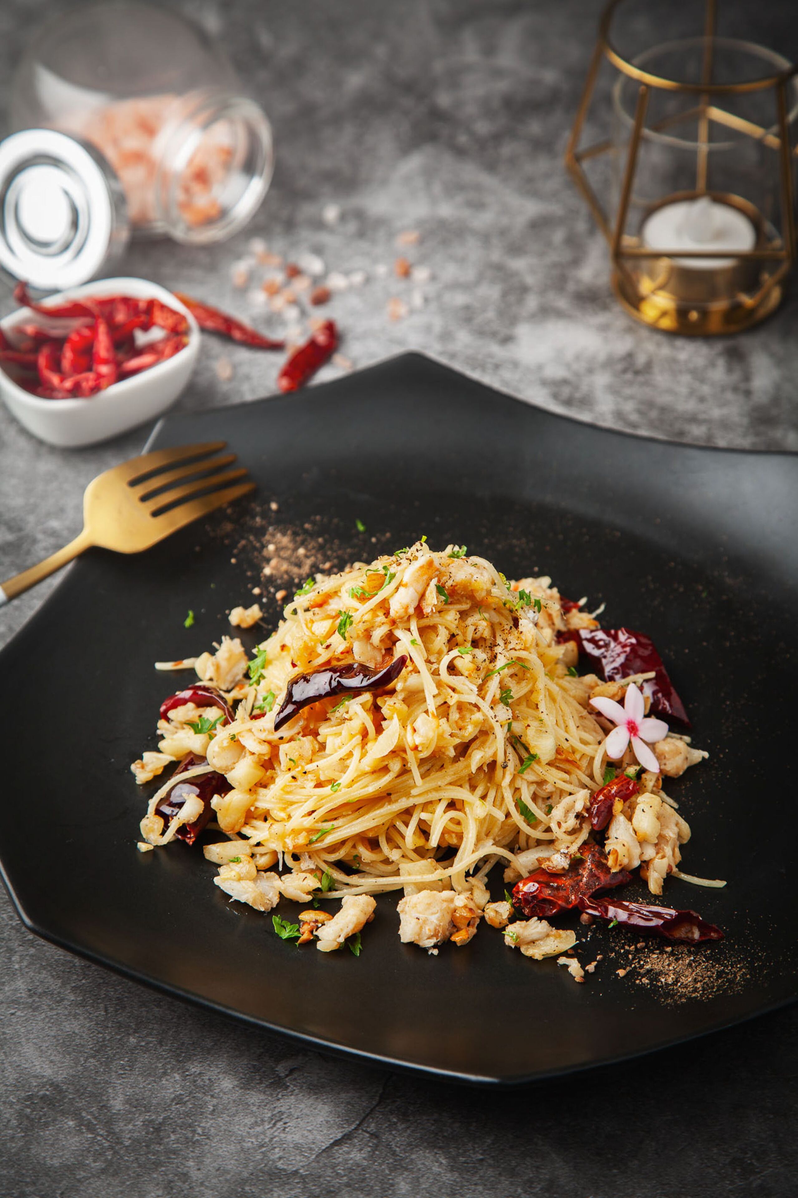 2 restaurants, breakfast, lunch, dinner served; thai cuisine