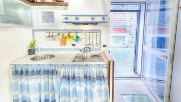 雪櫃、微波爐、焗爐、爐具