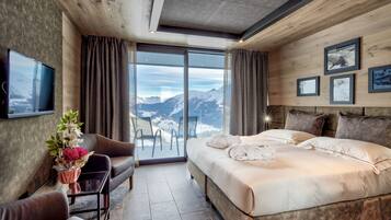 Superior kamer, 1 twee- of 2 eenpersoonsbedden, terras | Luxe beddengoed, donzen dekbedden, een minibar, een kluis op de kamer