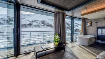 Suite Exécutive, baignoire à jets | Literie de qualité supérieure, couette en duvet d'oie, minibar