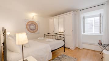 In-room safe, desk, soundproofing, free WiFi