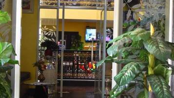 Pintu masuk properti