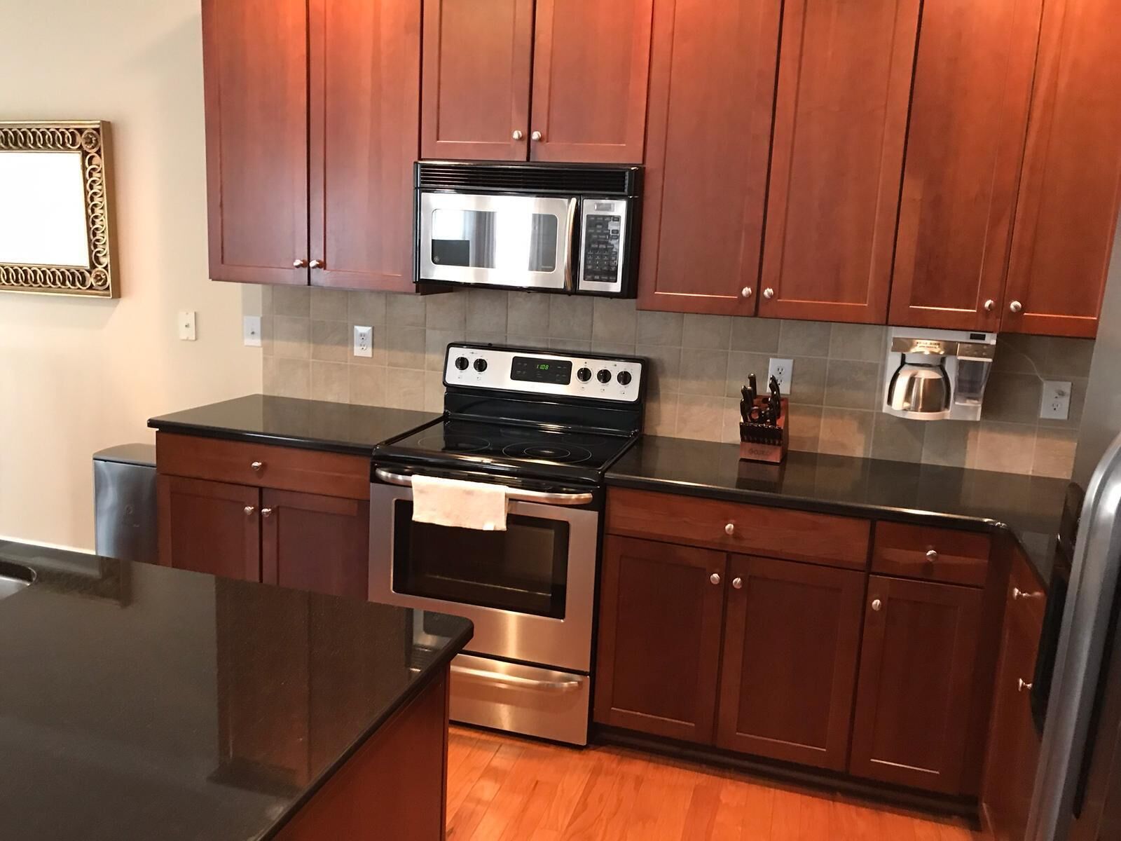 Geladeira, micro-ondas, fogão, cooktop