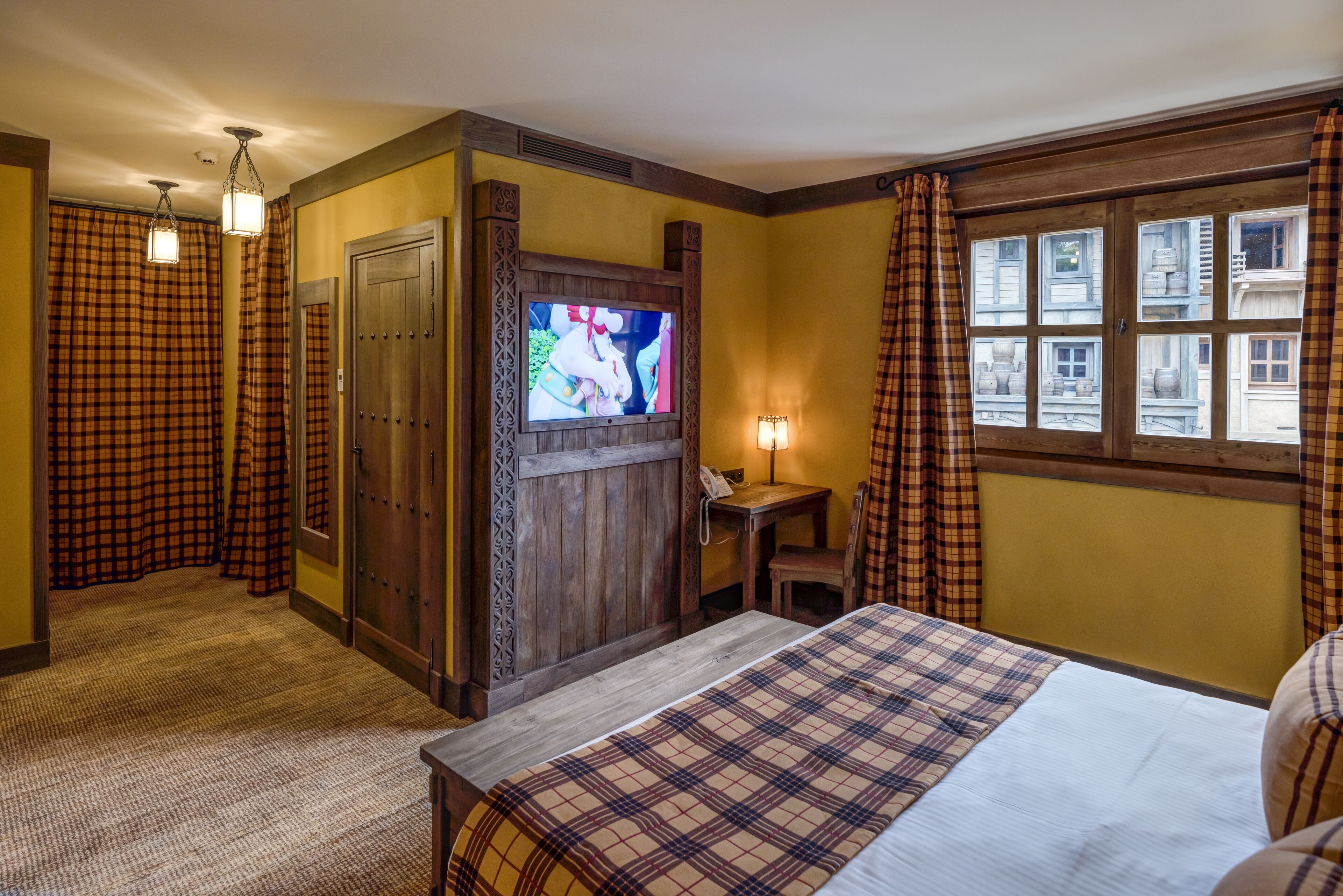 family room | desk, blackout curtains, free wifi, bed sheets