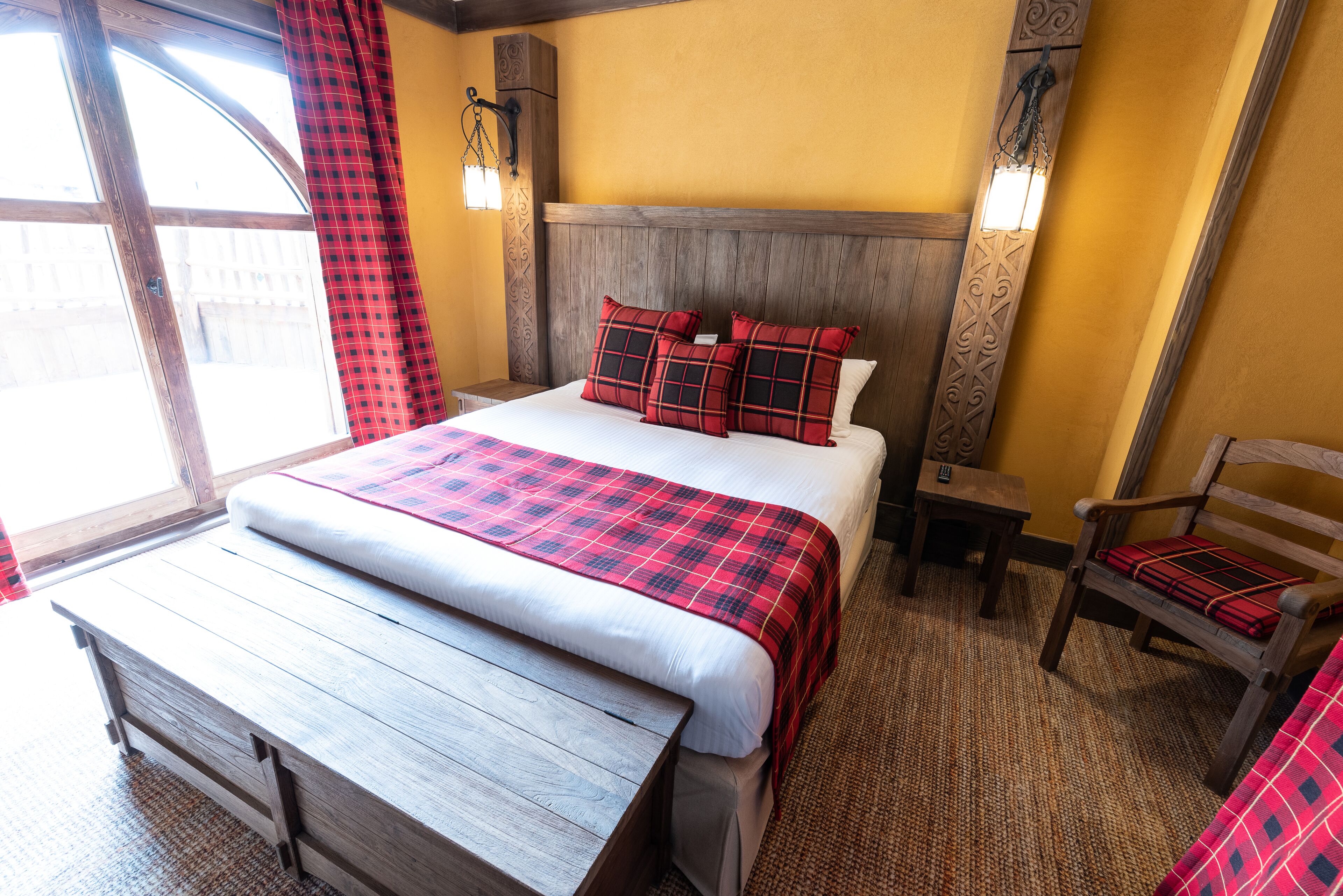 family room | desk, blackout curtains, free wifi, bed sheets