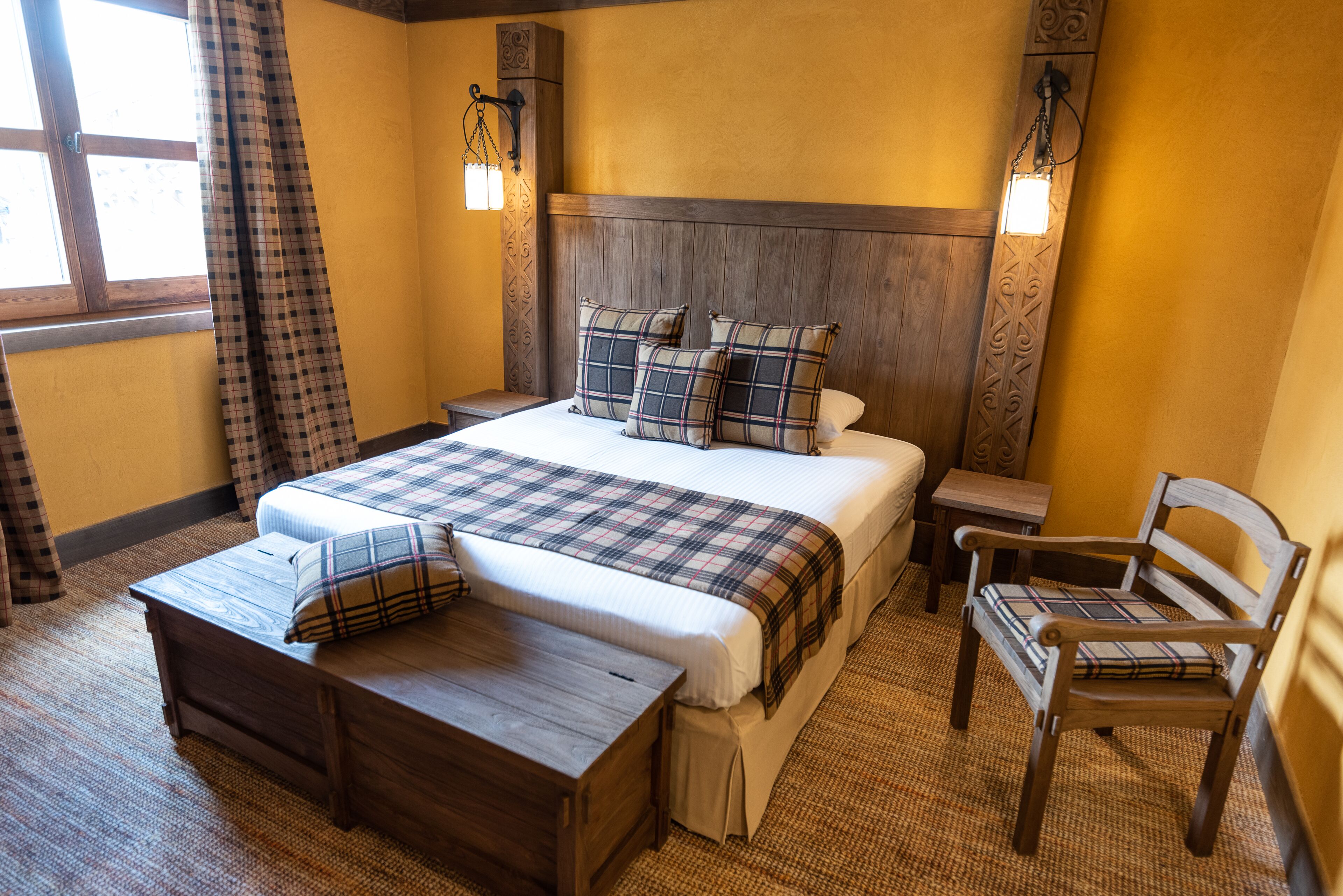 family room | desk, blackout curtains, free wifi, bed sheets