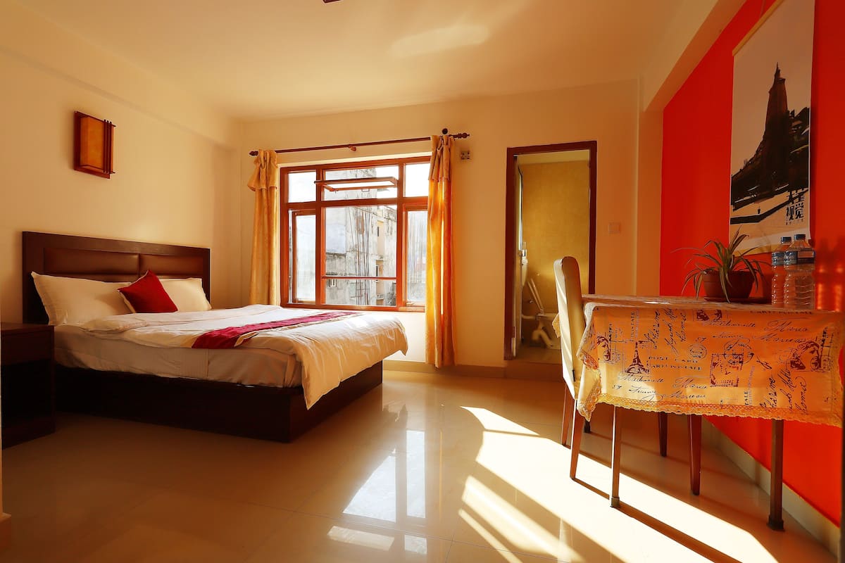 Quarto econômico | Wi-Fi de cortesia, individualmente decorados, roupa de cama